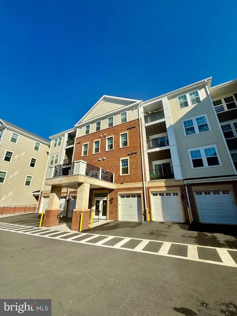 700 Mount Airy Ter Ne #202, Leesburg, VA 20176 - #1