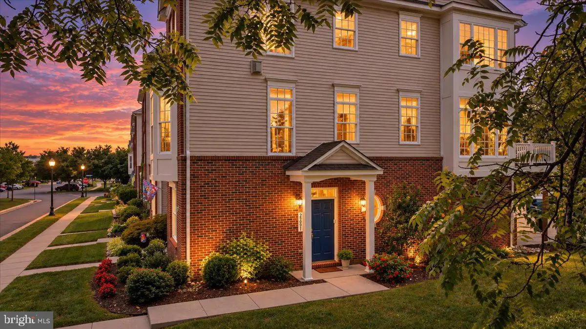25091 Gunnery Sq, Chantilly, VA 20152 - #1