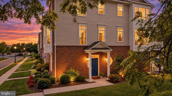 25091 Gunnery Sq, CHANTILLY, VA 20152