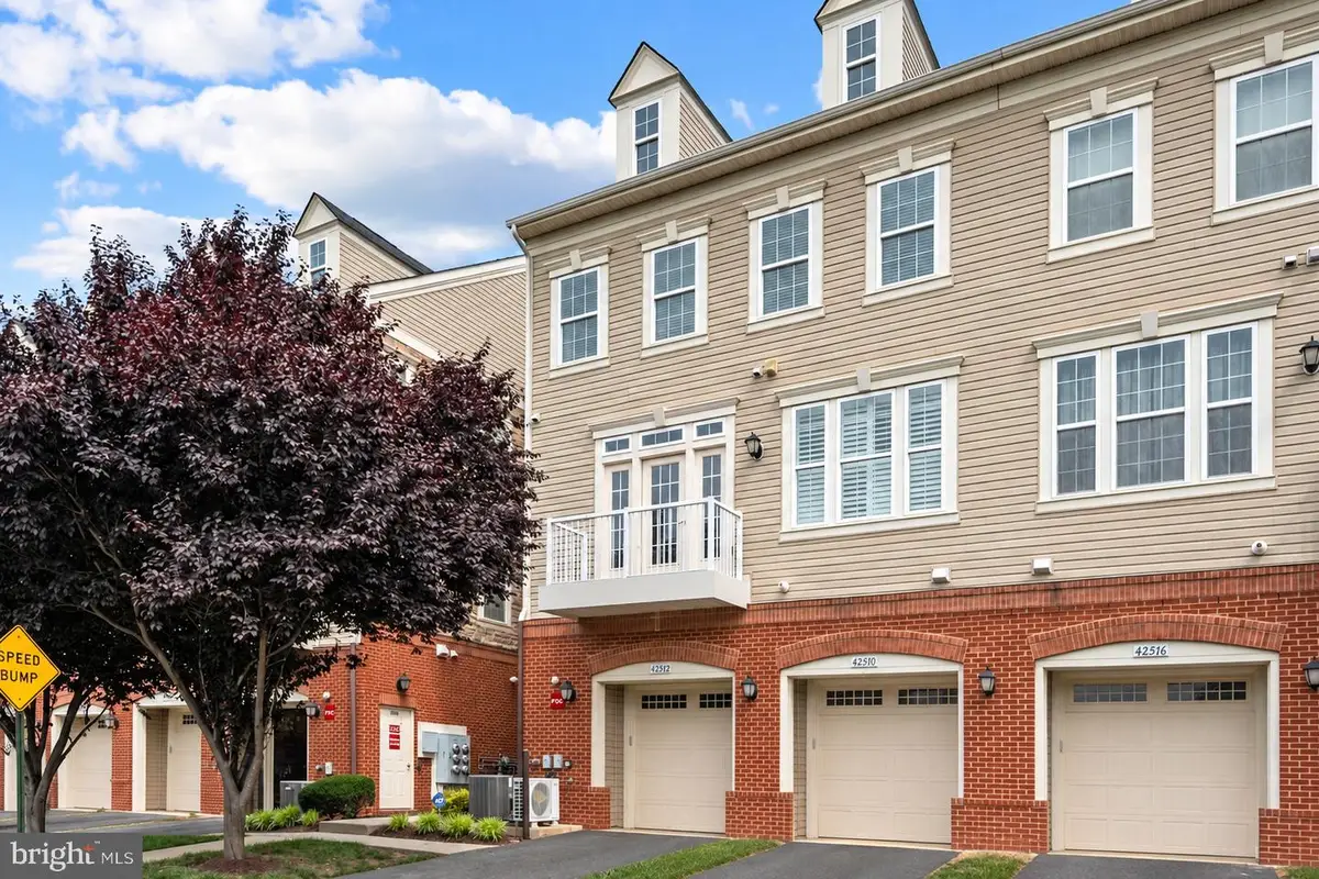 42572 Wildly Ter, Ashburn, VA 20148 - #1