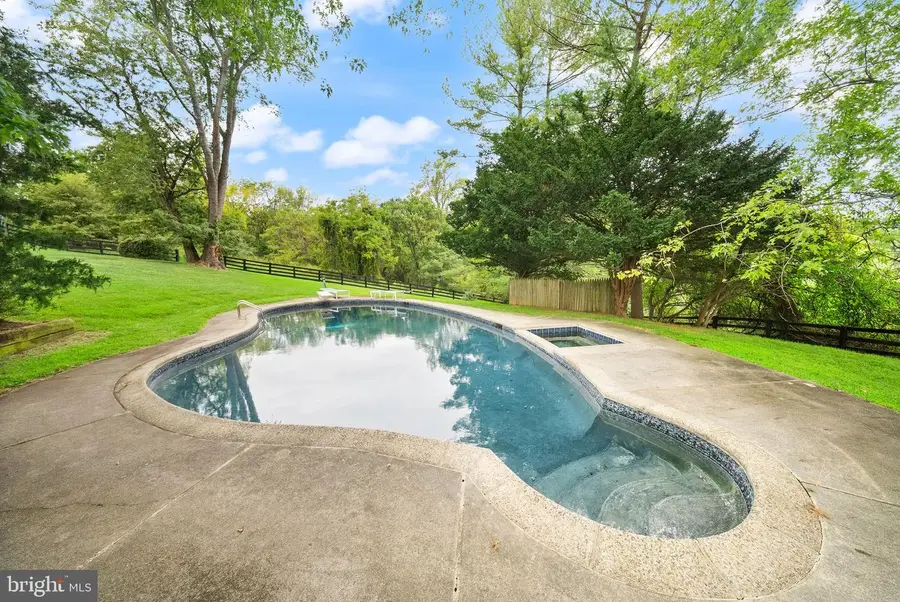 16694 Old Waterford Rd, Paeonian Springs, VA 20129 - #3
