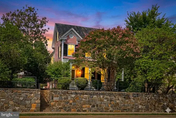 431 S King St, LEESBURG, VA 20175