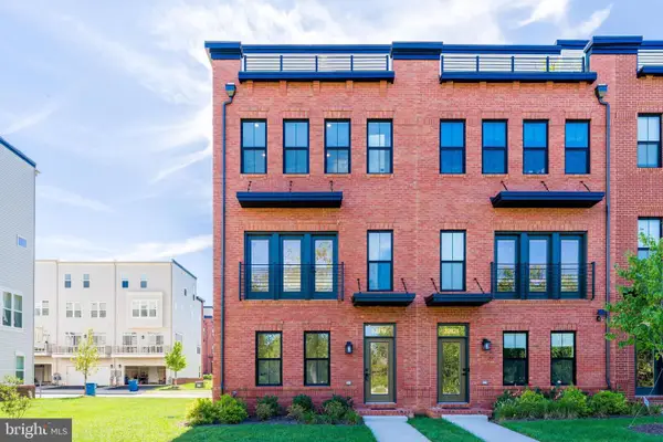 22819 Tawny Pine Sq, BRAMBLETON, VA 20148
