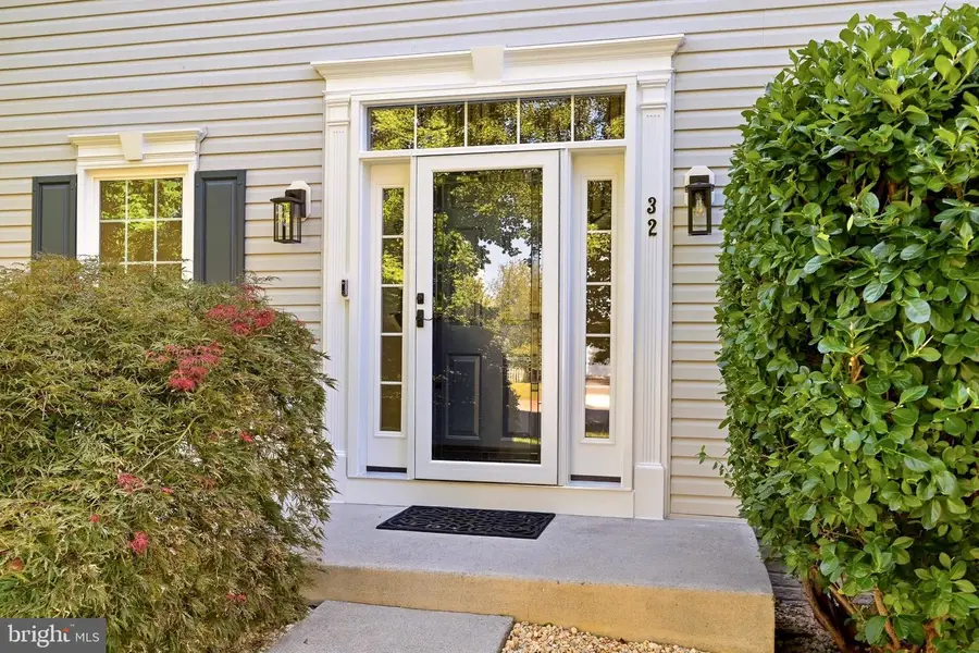 32 Potterfield Dr, Lovettsville, VA 20180 - #2