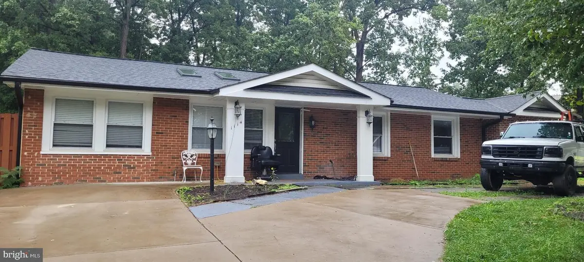 1114 S Dickenson Ave S, Sterling, VA 20164 - #1