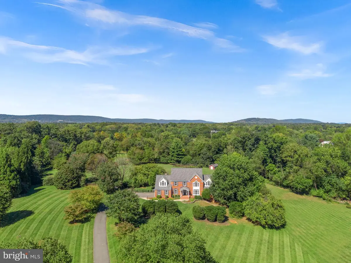 17508 Pinehurst Ct, Purcellville, VA 20132 - #1