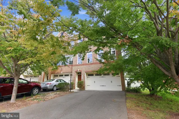 24958 Ashgarten Dr, CHANTILLY, VA 20152