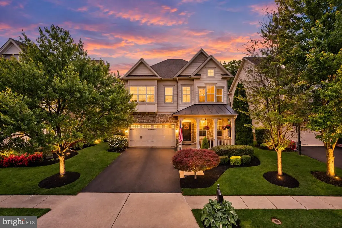 42755 Chatelain Cir, Brambleton, VA 20148 - #1