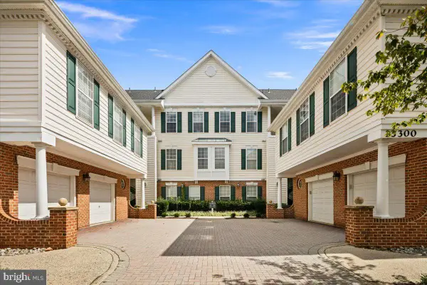 25300 Lake Mist Sq #303, CHANTILLY, VA 20152