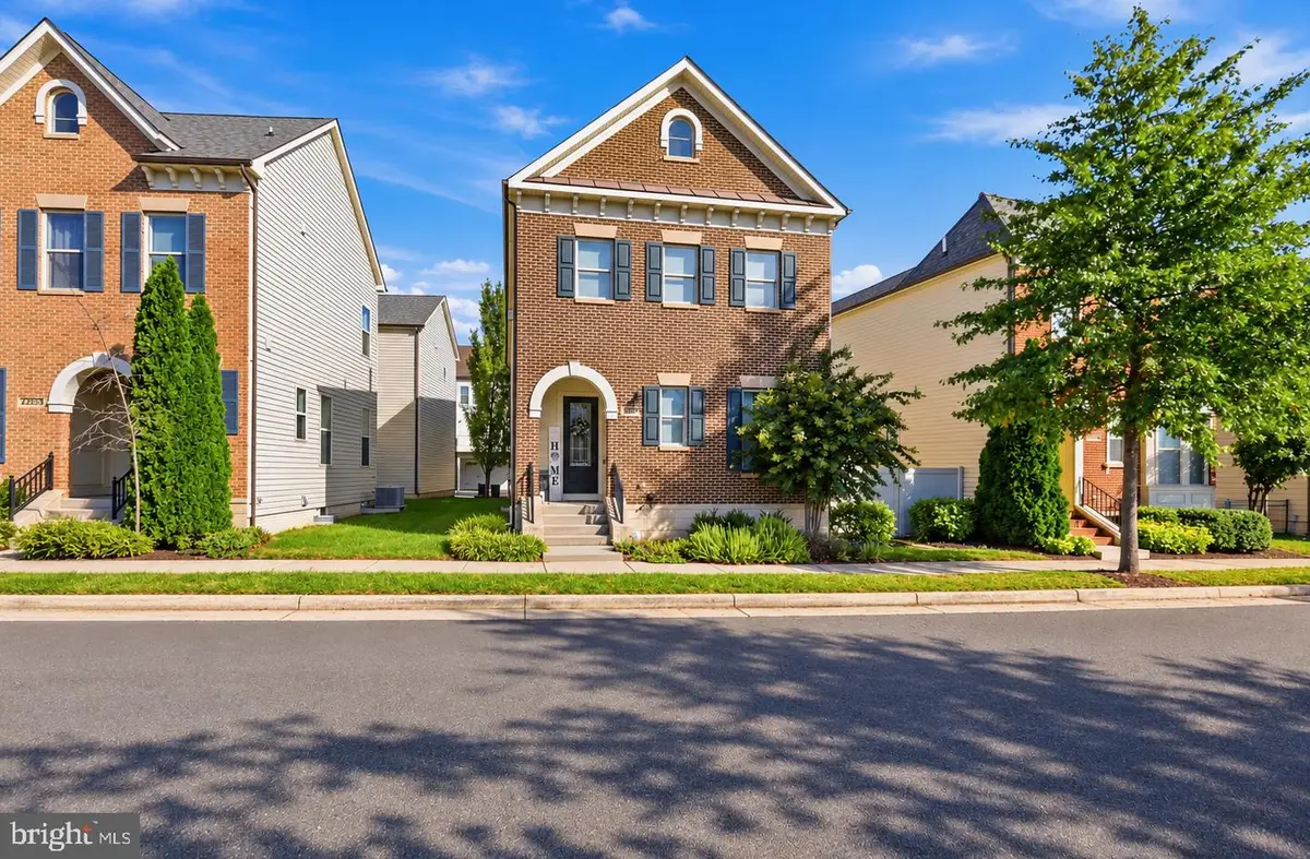 44642 Petersham Dr, Ashburn, VA 20147 - #1