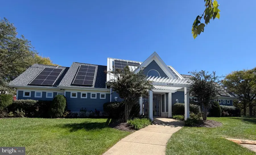 43349 Chokeberry Sq, Ashburn, VA 20147 - #2