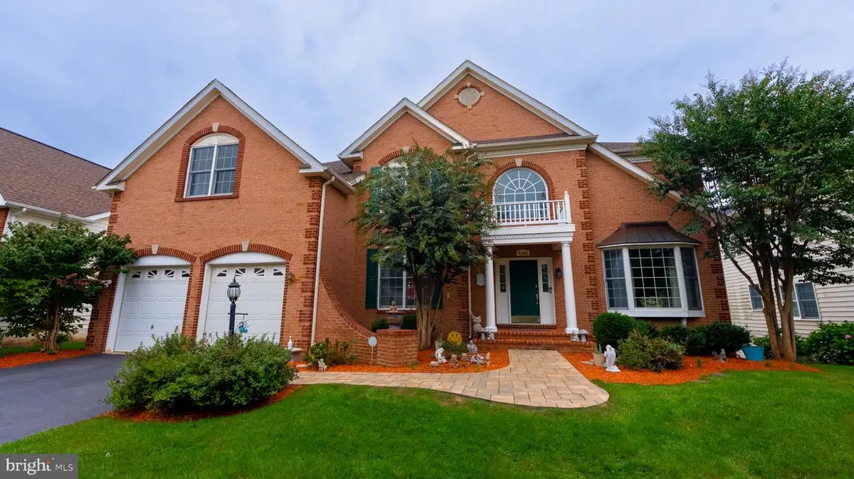 43165 Valiant Dr, Chantilly, VA 20152 - #1