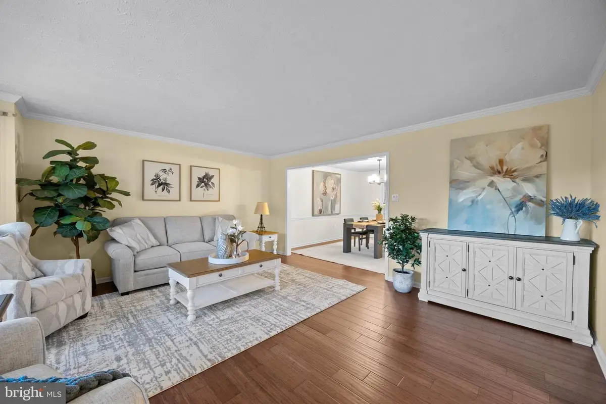 203 Markwood Dr, Sterling, VA 20165 - #1