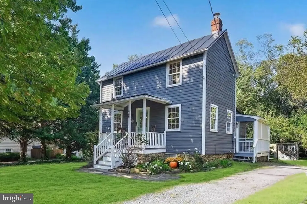211 E G St, Purcellville, VA 20132 - #1