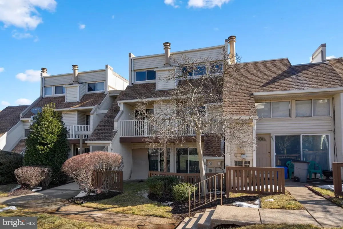 1043 Warwick Ct, Sterling, VA 20164 - #1