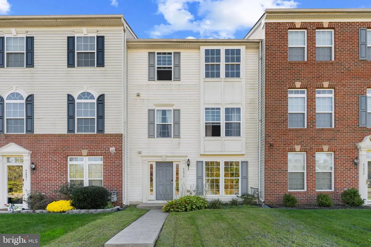 42979 Edgewater St, Chantilly, VA 20152 - #1
