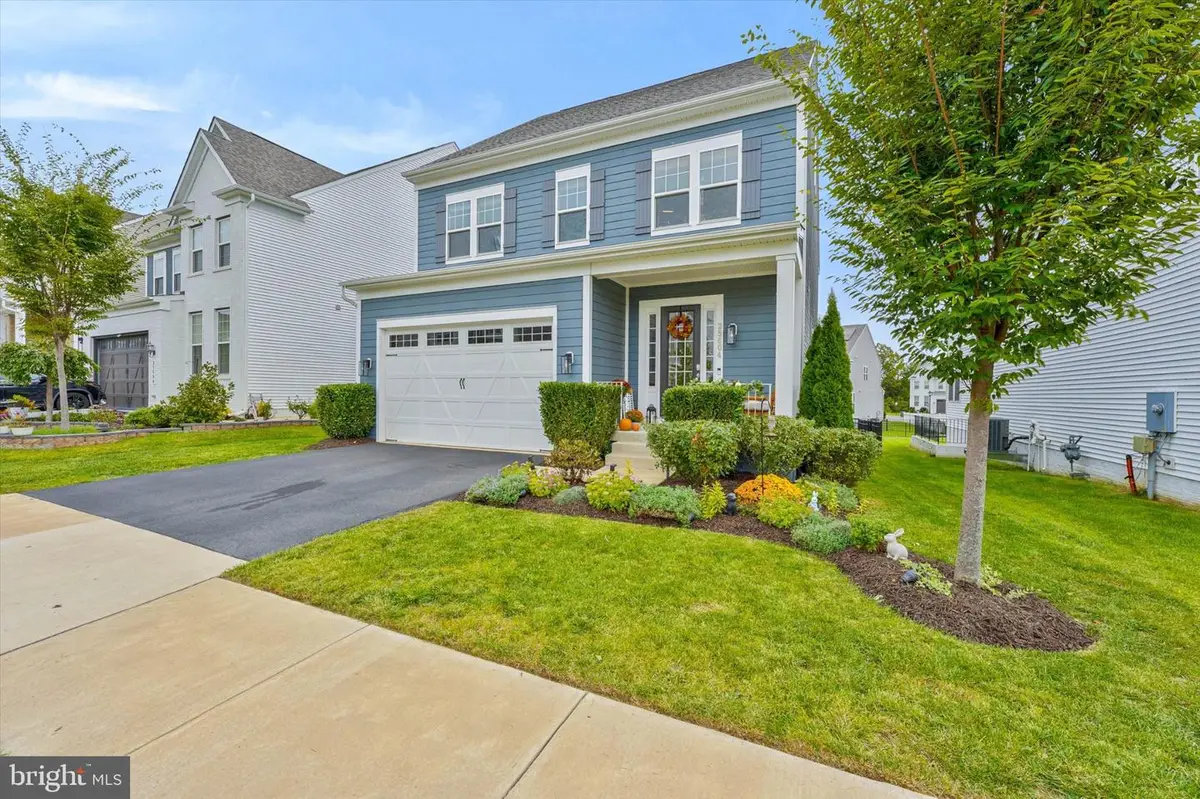 25604 Harvest Hills Dr, Chantilly, VA 20152 - #1