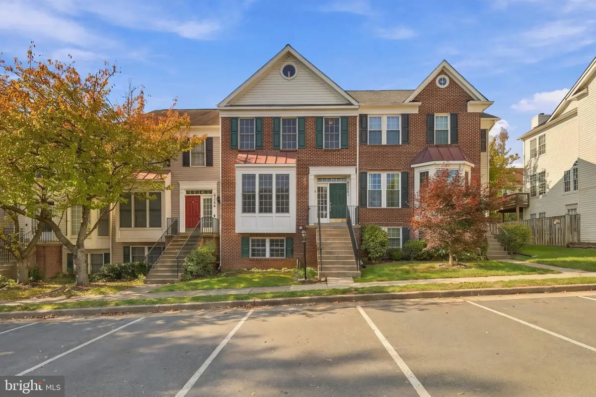 20591 Banbury Sq, Sterling, VA 20165 - #1