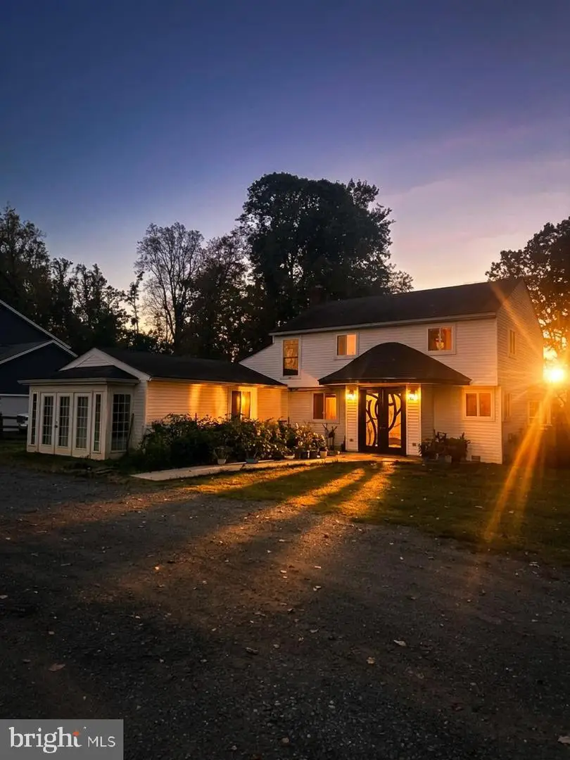 16971 Purcellville Rd, Purcellville, VA 20132 - #1