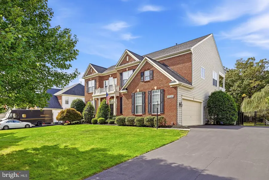 22399 Dolomite Hills Dr, Ashburn, VA 20148 - #2