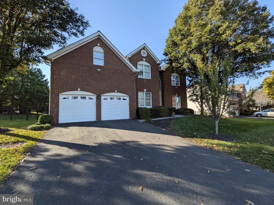 22561 Howardsville Woods Ct, Ashburn, VA 20148 - #2