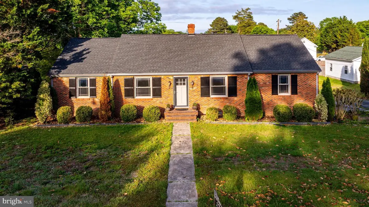 17 2nd Ave, Kilmarnock, VA 22482 - #1
