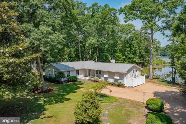 96 Larkspur Ln, WEEMS, VA 22576