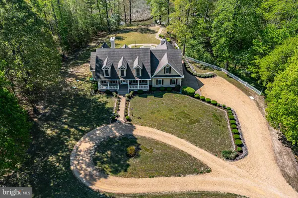 51 Grand Villa Dr, WEEMS, VA 22576