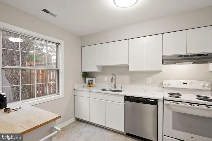 8737 Bretton Woods Dr, Manassas, VA 20110 - #2