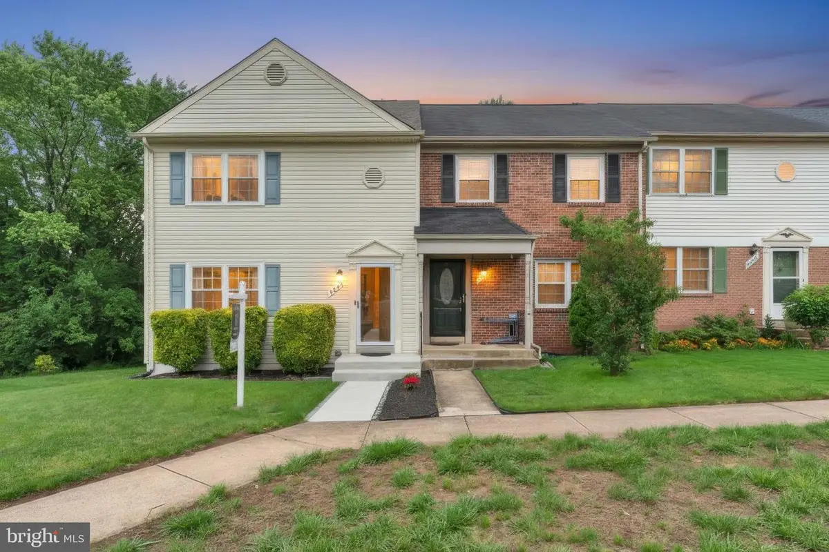 8683 Point Of Woods Dr, Manassas, VA 20110 - #1
