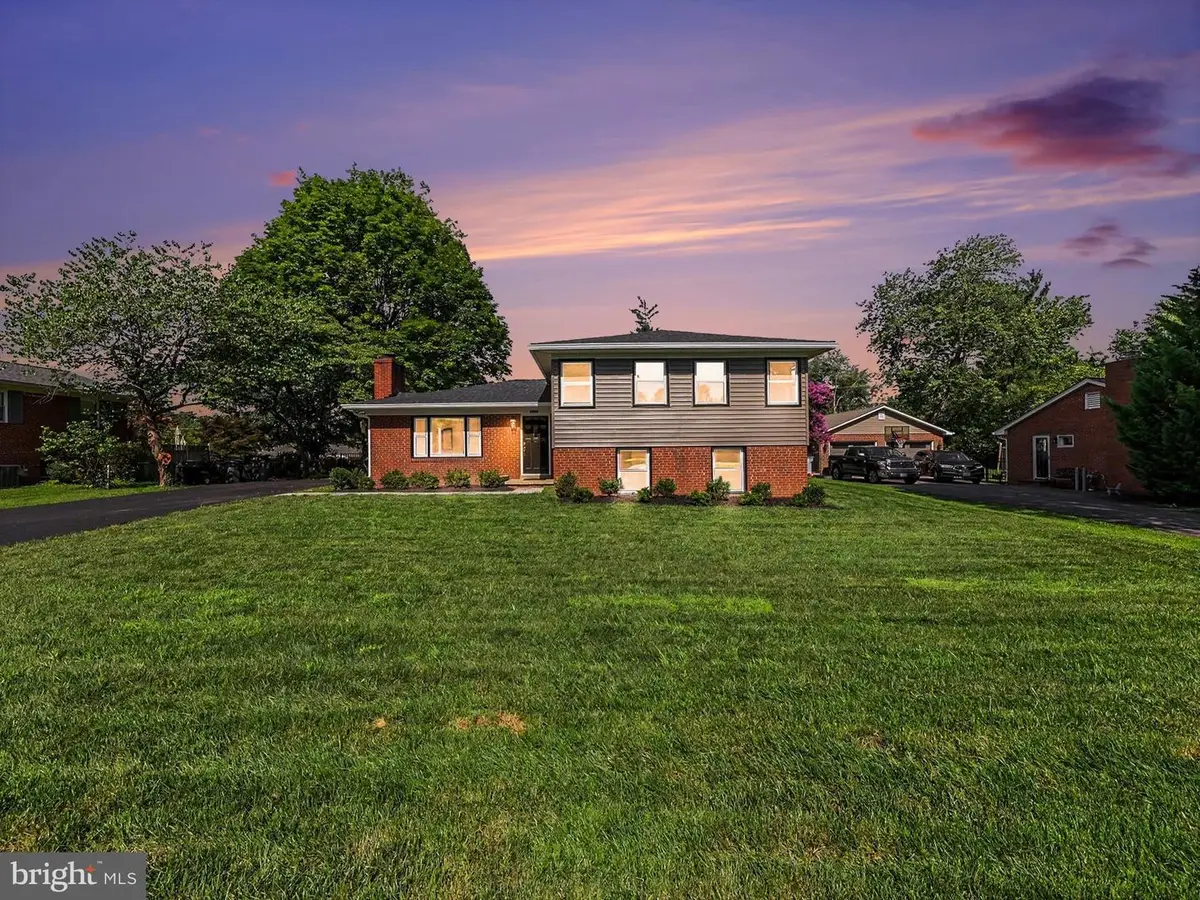 8904 Early St, Manassas, VA 20110 - #1