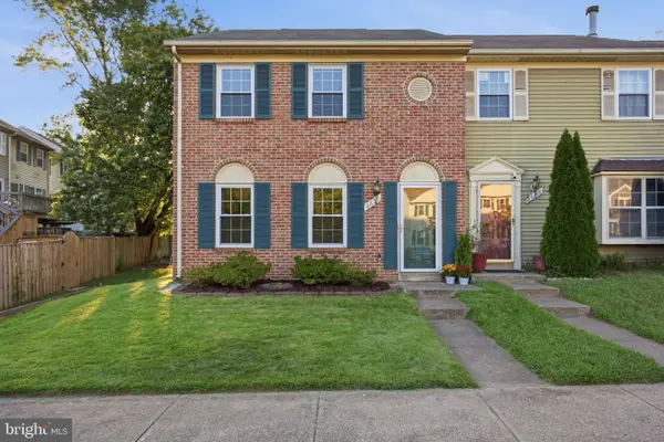 8650 Point Of Woods Dr, MANASSAS, VA 20110