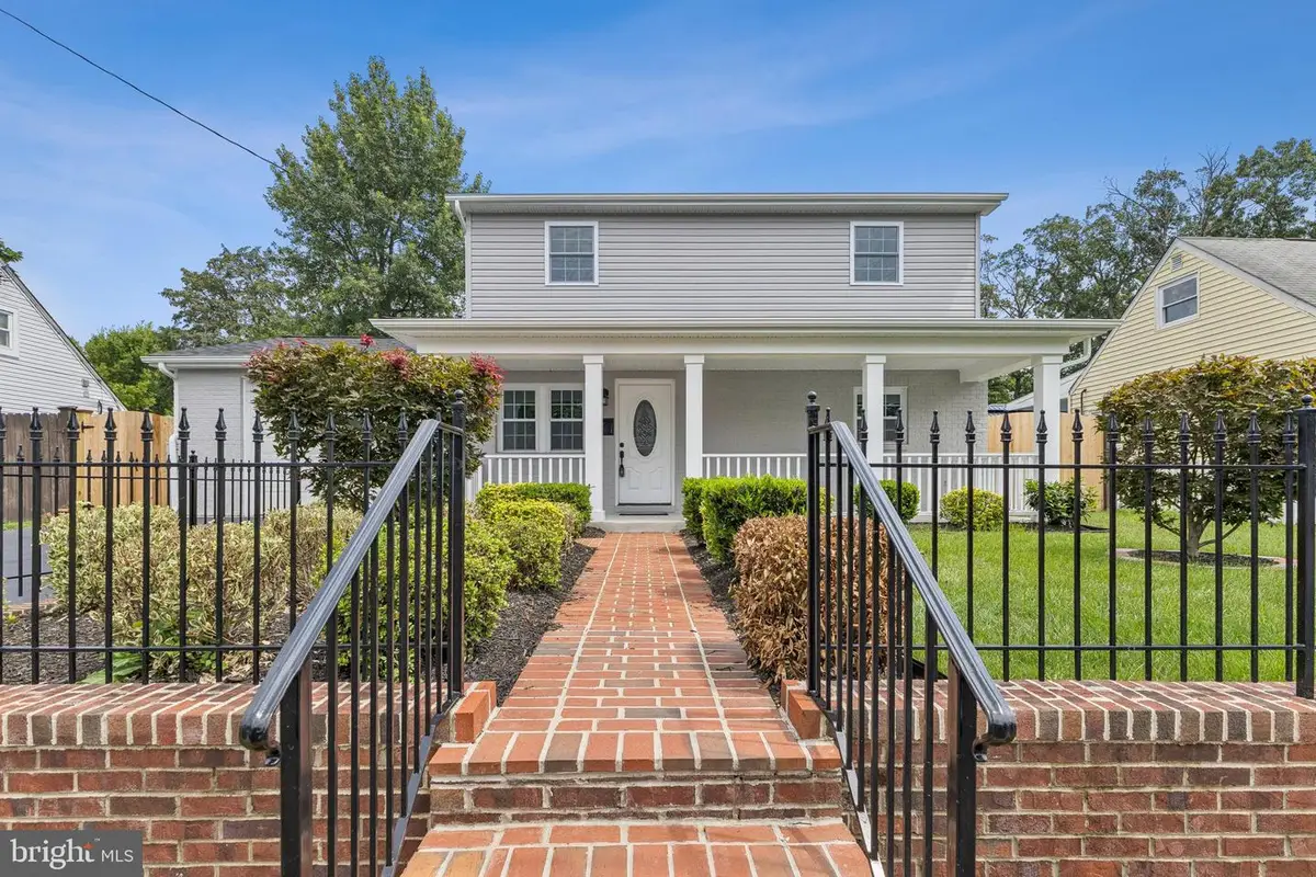 186 Lambert Dr, Manassas Park, VA 20111 - Image #1