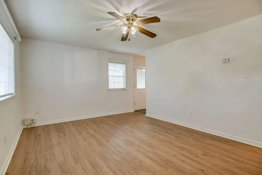 192 Cabbel Dr, Manassas Park, VA 20111 - #3