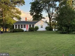 1686 Locust Grove Rd, TOPPING, VA 23169