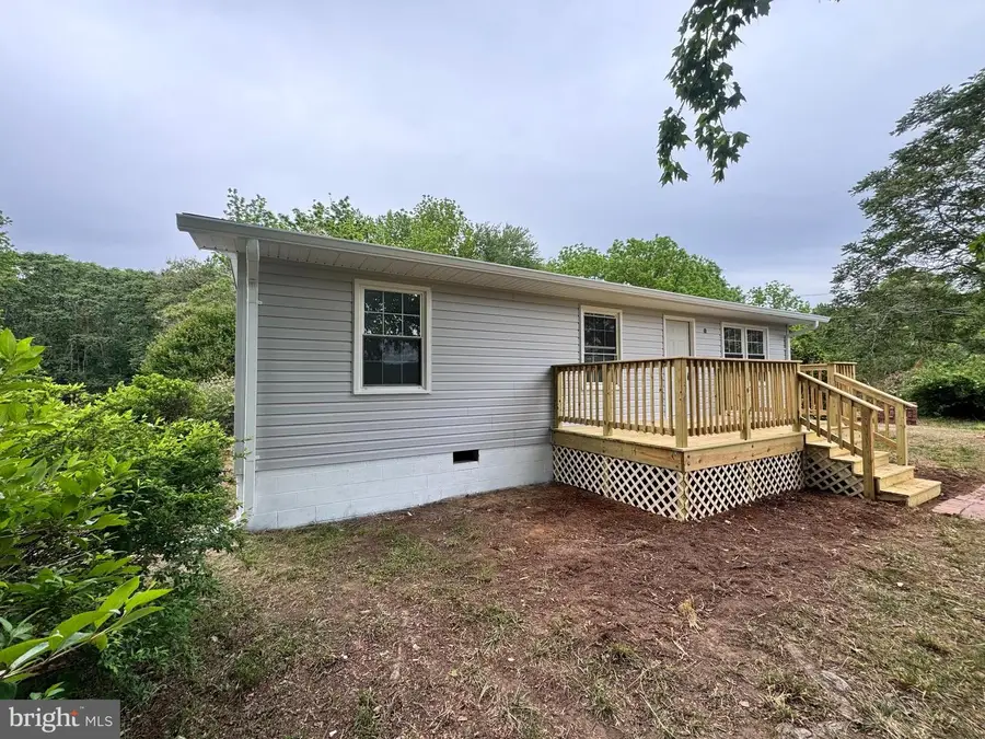 726 Courthouse Dr, Saluda, VA 23149 - #2