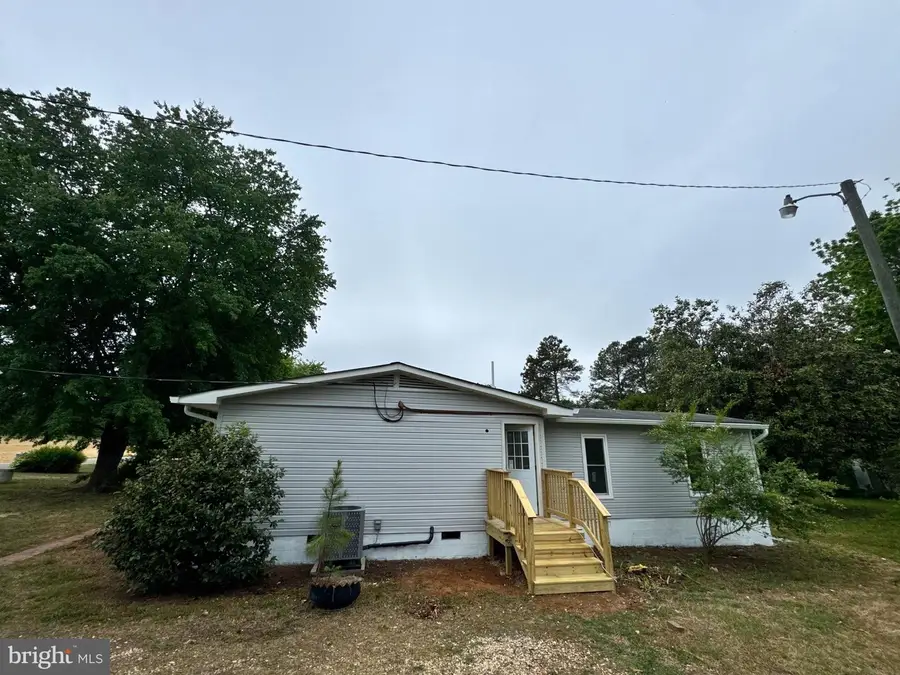 726 Courthouse Dr, Saluda, VA 23149 - #3