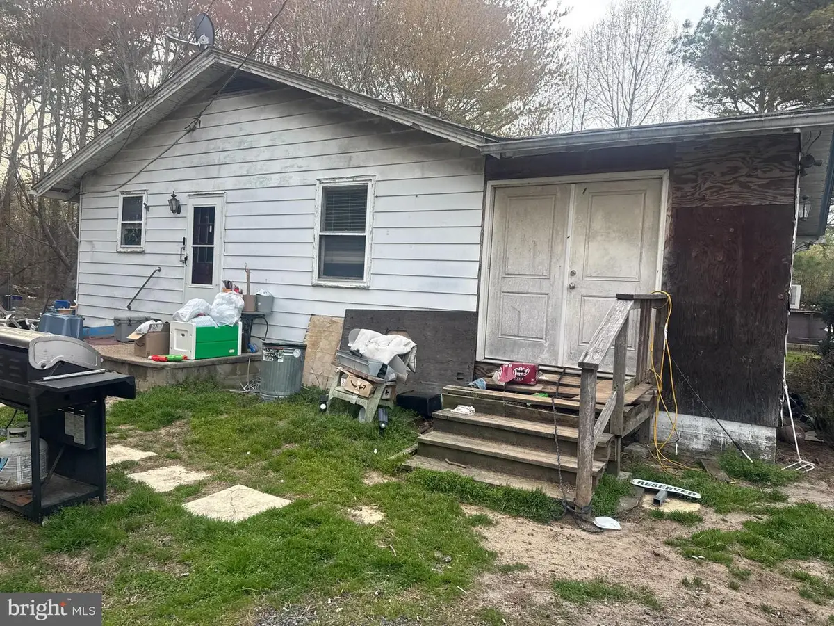 1059 Regent Rd, Topping, VA 23169 - #1