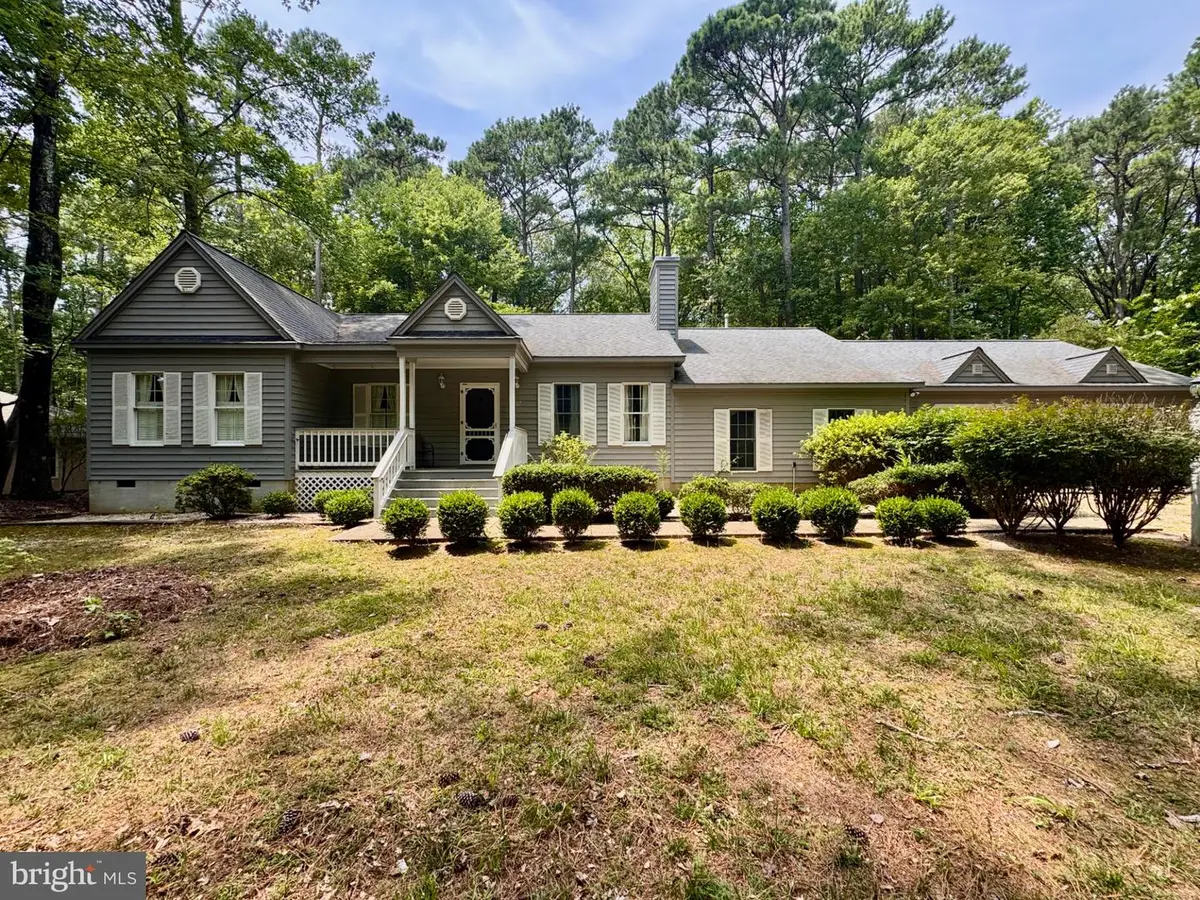 27 Sandy Bottom Dr, Deltaville, VA 23043 - #1