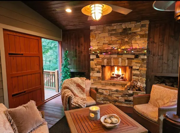 457 E Catoctin Dr, ROSELAND, VA 22967