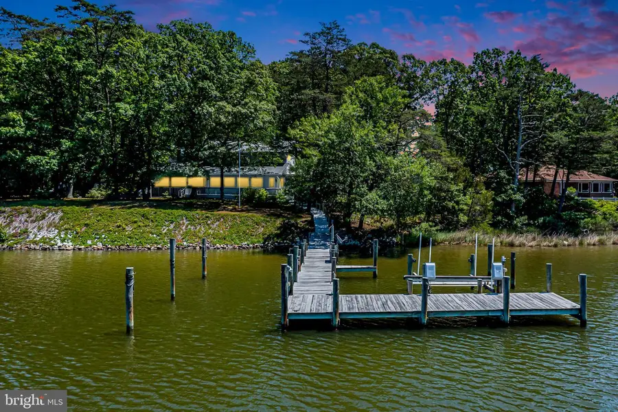 621 Harbor Dr, Reedville, VA 22539 - #2