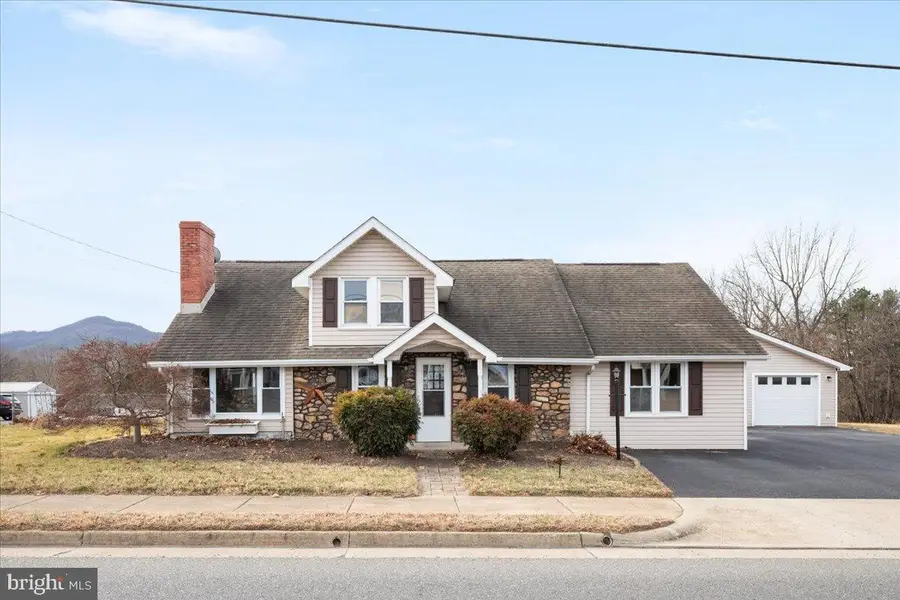 961 W Main St, Stanley, VA 22851 - #2