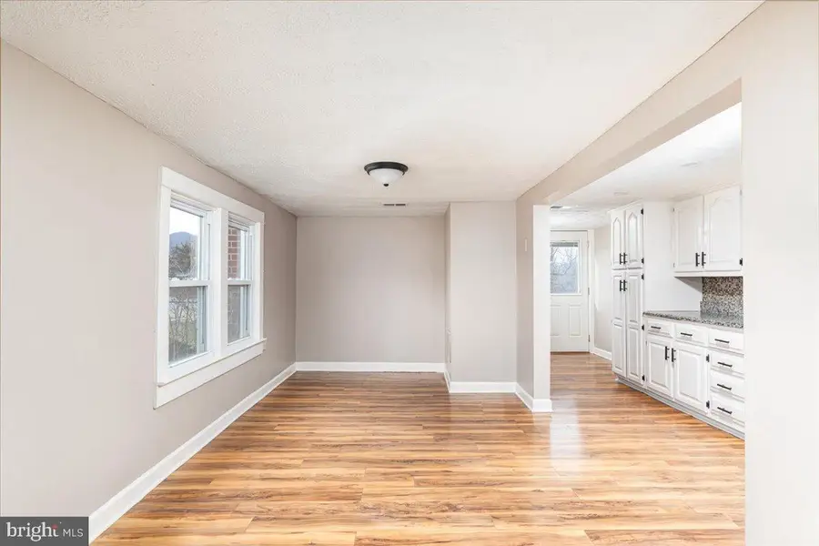 961 W Main St, Stanley, VA 22851 - #3