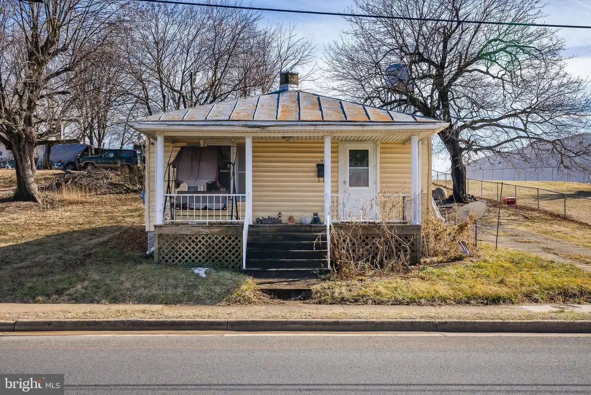 1012 E Main St, Luray, VA 22835 - #1