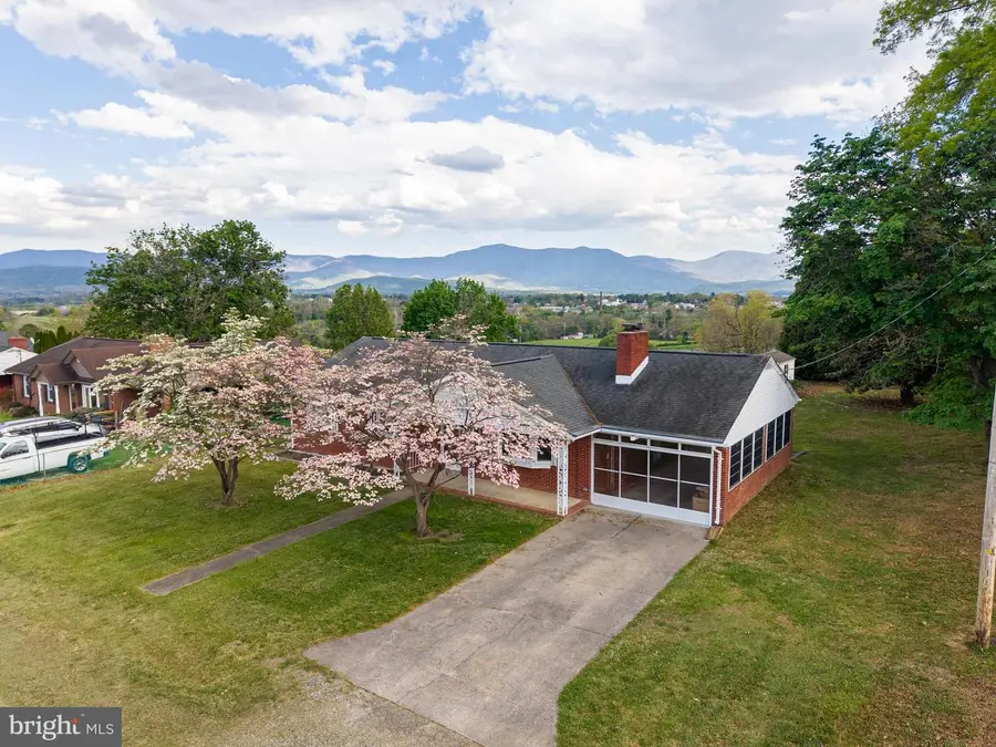 25 Woodland Park Dr, Luray, VA 22835 - #2