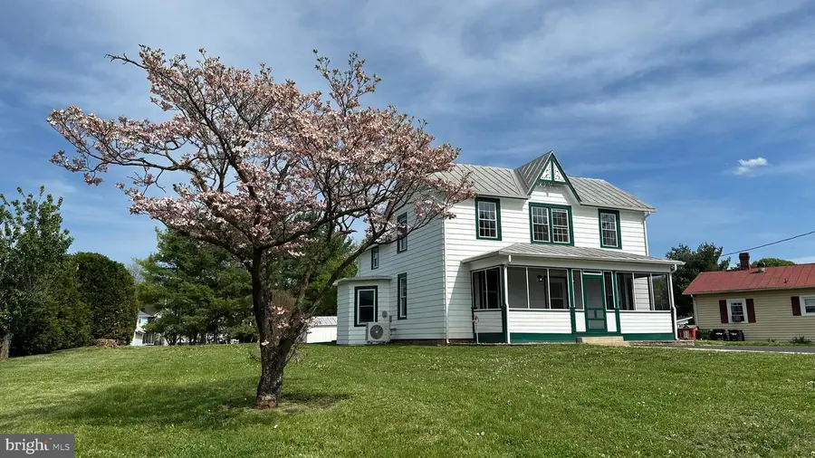 206 2nd St, Shenandoah, VA 22849 - #3