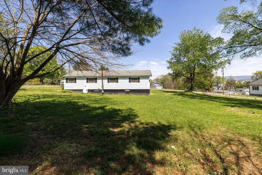 411 Fourth St, Luray, VA 22835 - #2