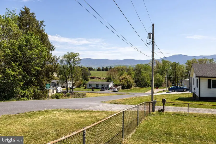 411 Fourth St, Luray, VA 22835 - #3