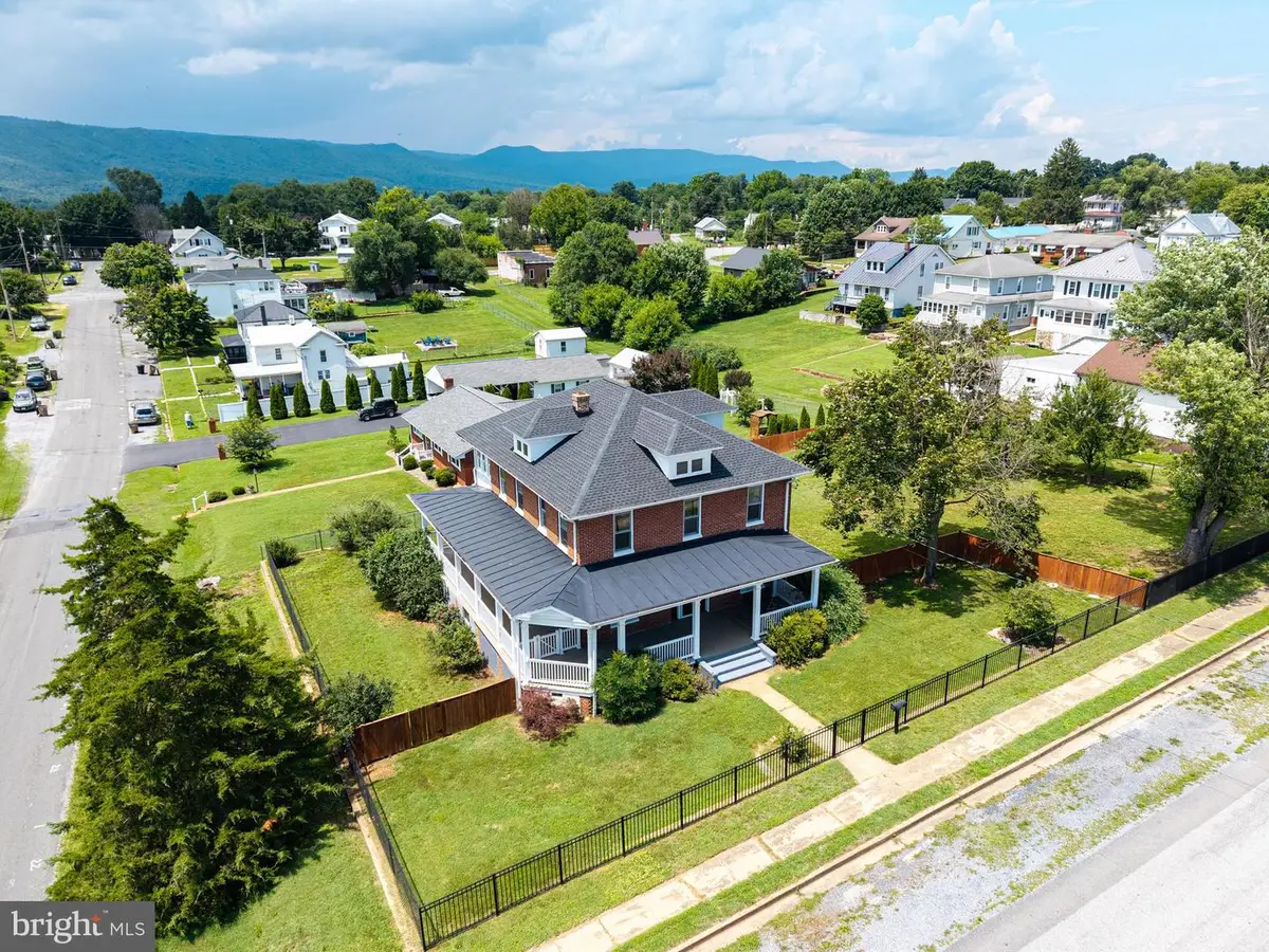 501 Pennsylvania Ave, Shenandoah, VA 22849 - #1