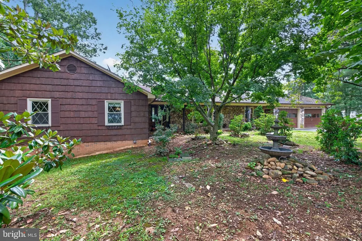 121 Heritage Dr, Luray, VA 22835 - #1